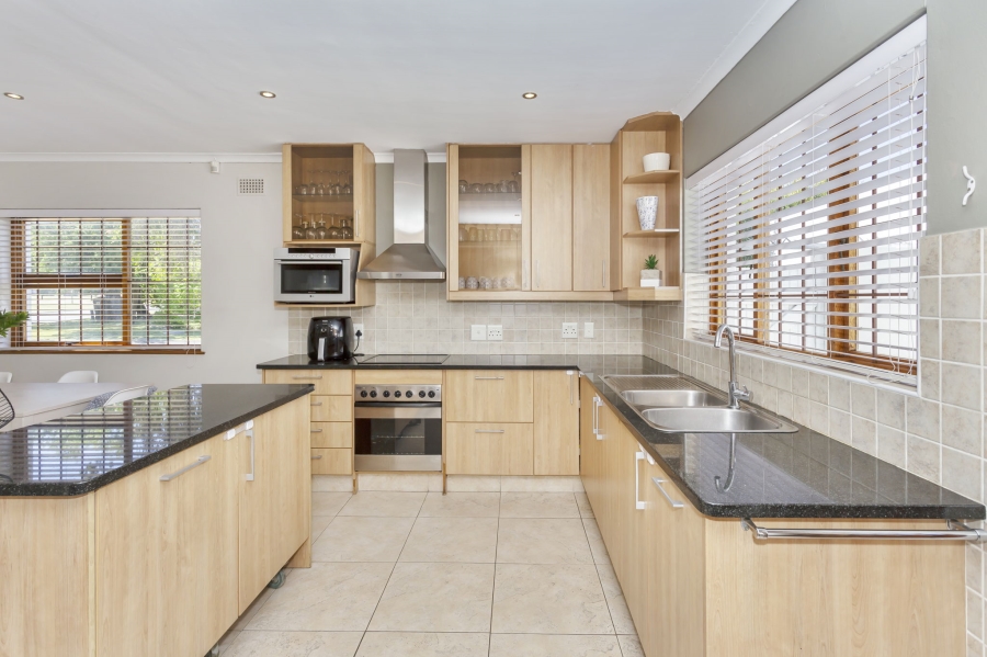 To Let 3 Bedroom Property for Rent in Edgemead Western Cape